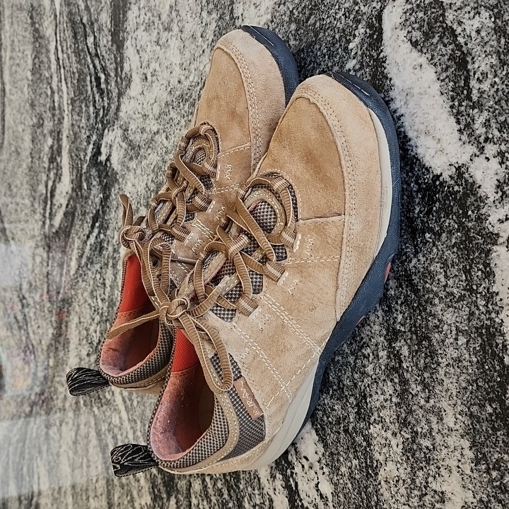 (9) Windriver Leather Hiking Walking Athletic Athleisure Outdoors Comfy